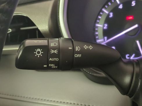 Used 2021 Toyota Highlander XLE FWD image 32