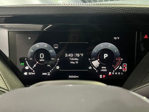 Used 2025 GMC Yukon XL Denali AWD/4WD image 11