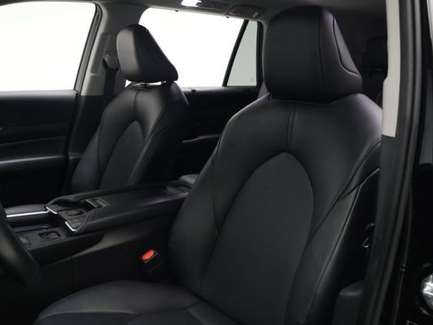 Certified 2025 Toyota Grand Highlander AWD image 13