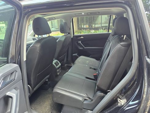 Used 2018 Volkswagen Tiguan SE w/ Panoramic Sunroof Package AWD/4WD image 10