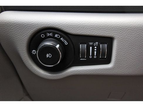 Used 2020 Chrysler Pacifica Touring-L FWD image 23