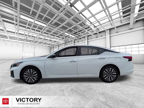 Used 2025 Nissan Altima 2.5 SV FWD image 6