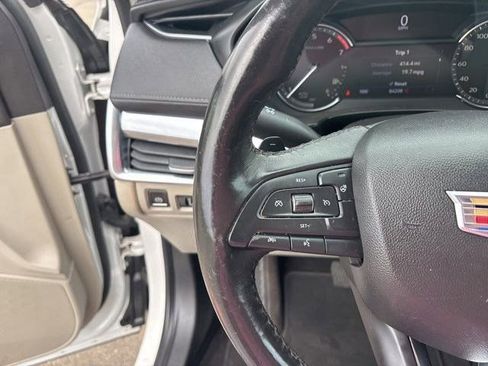 Used 2019 Cadillac XT4 Luxury w/ Cold Weather Package FWD image 17