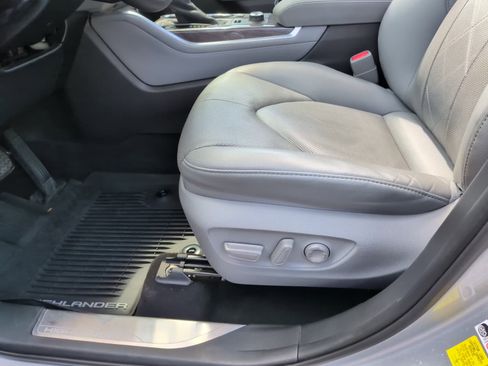 Certified 2020 Toyota Highlander Platinum AWD/4WD image 18