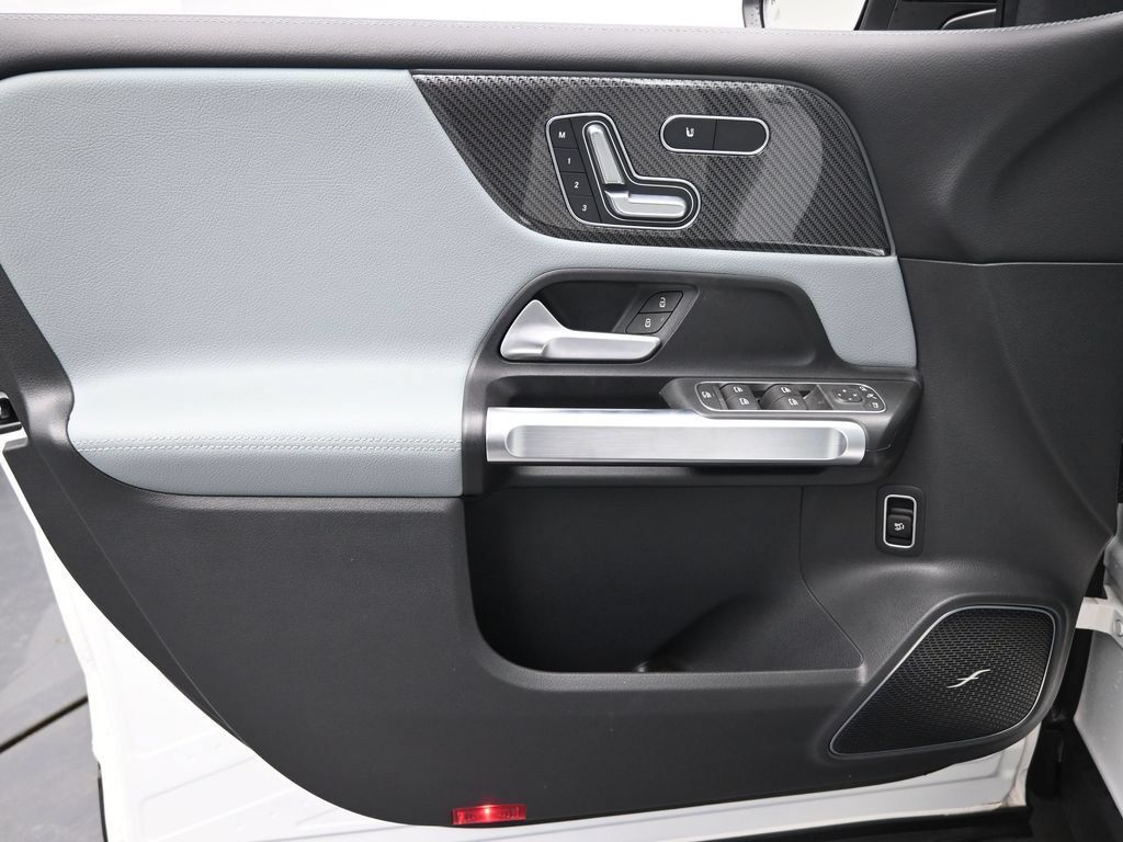 Used 2025 Mercedes-Benz GLB 35 AMG 4MATIC image 24