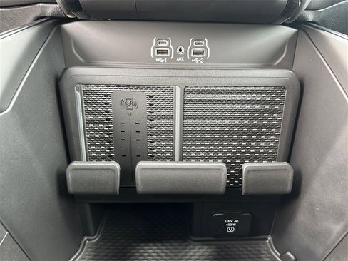 New 2026 RAM 1500 4x4 Crew Cab image 27