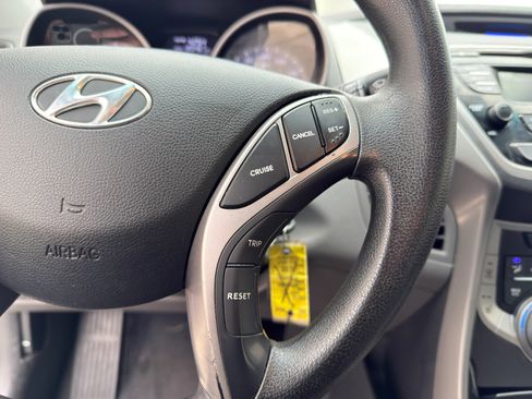 Used 2013 Hyundai Elantra GLS w/ Preferred Pkg FWD image 13