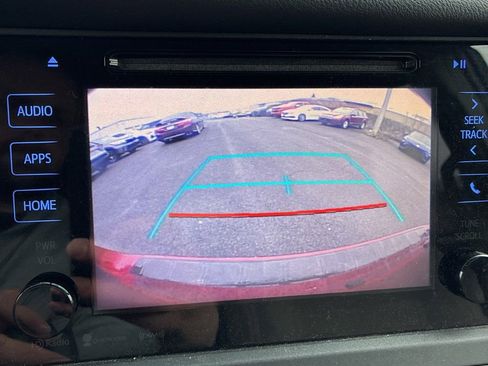 Used 2017 Toyota Sienna LE image 8