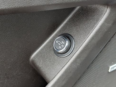 Used 2019 Chevrolet Traverse LT w/ LT Premium Package image 21