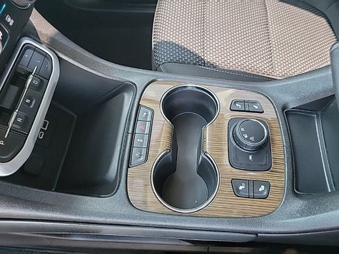 Used 2023 GMC Acadia SLE w/ Driver Convenience Package FWD image 30