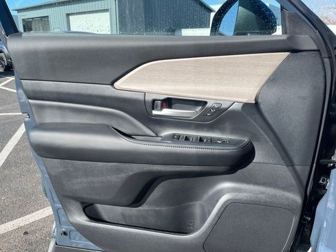 Used 2026 Toyota Grand Highlander Limited image 9