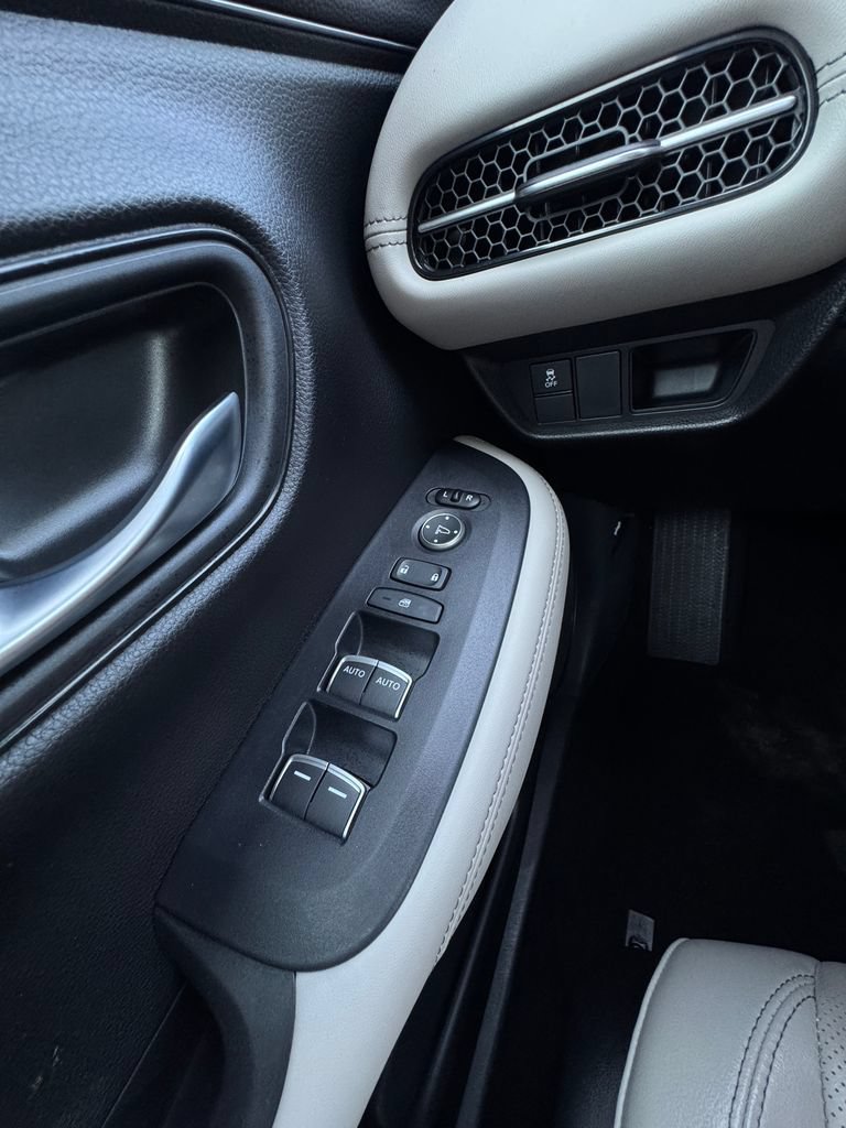 Used 2023 Honda HR-V EX-L image 16