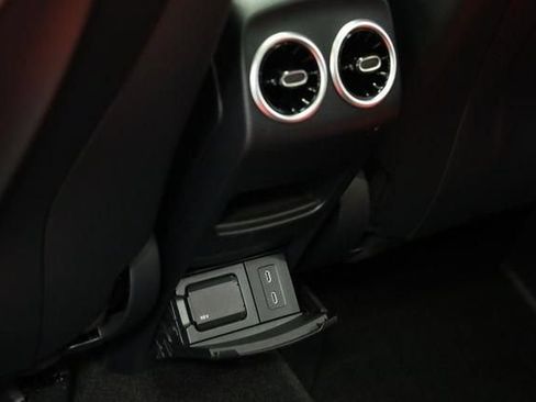 Used 2024 Mercedes-Benz GLA 35 AMG 4MATIC image 34