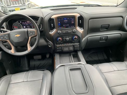 Used 2019 Chevrolet Silverado 1500 High Country w/ Technology Package AWD/4WD image 10