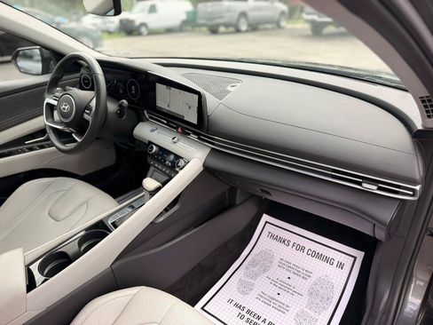 Used 2025 Hyundai Elantra Limited FWD image 18