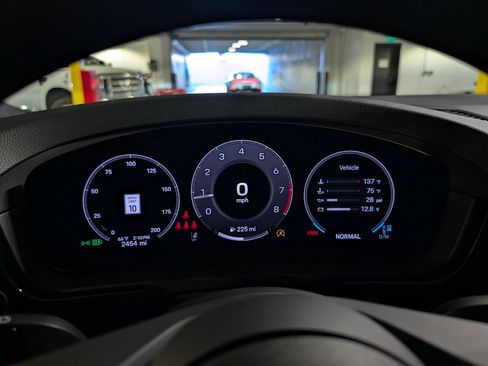 Used 2025 Porsche Cayenne S image 33