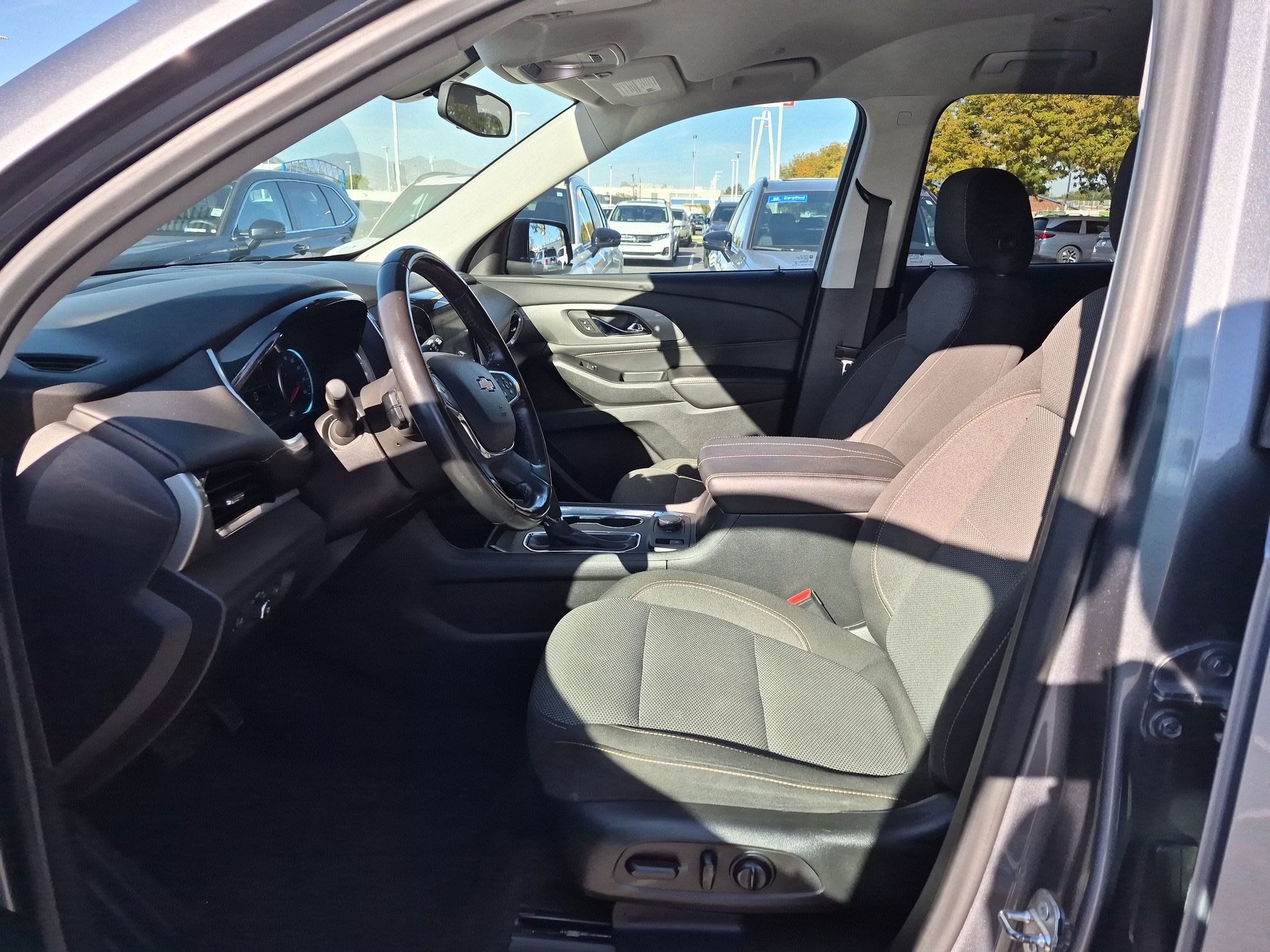 Used 2019 Chevrolet Traverse LT w/ LPO, Blackout Package AWD/4WD image 17