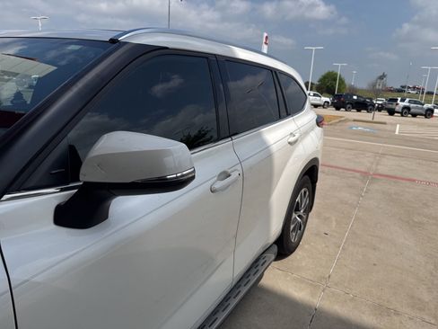 Used 2021 Toyota Highlander XLE FWD image 4