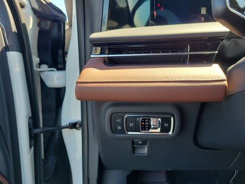 New 2026 Lincoln Nautilus Reserve AWD/4WD image 23