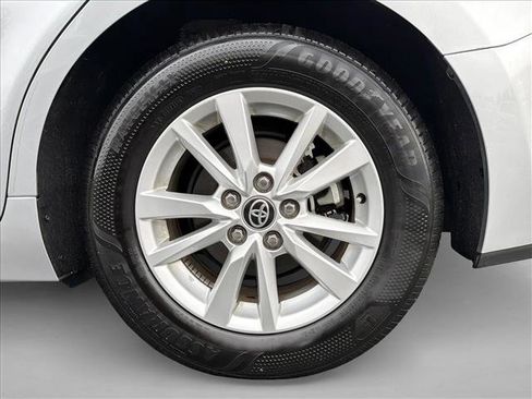 Used 2025 Toyota Camry LE image 9