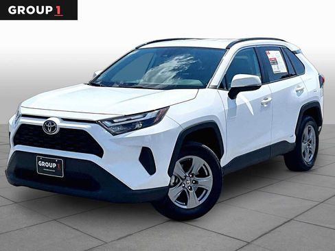 Used 2025 Toyota RAV4 XLE AWD/4WD image 1