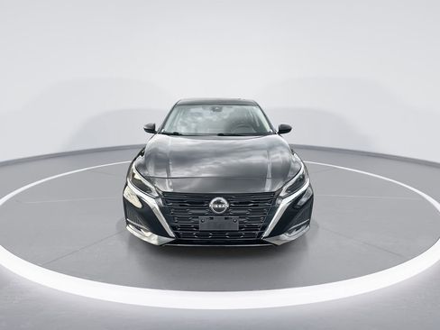 Used 2024 Nissan Altima 2.5 SV image 3