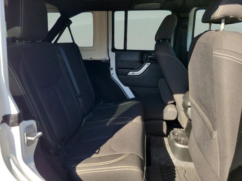 Used 2017 Jeep Wrangler Unlimited Sahara w/ Max Tow Package image 20