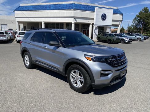 Used 2020 Ford Explorer XLT w/ Equipment Group 202A AWD/4WD image 40