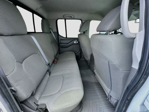 Used 2017 Nissan Frontier SV w/ SV Value Truck Package RWD image 17