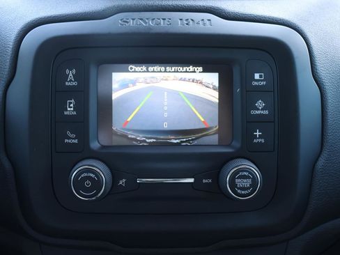 Used 2017 Jeep Renegade Latitude w/ Popular Equipment Group image 39