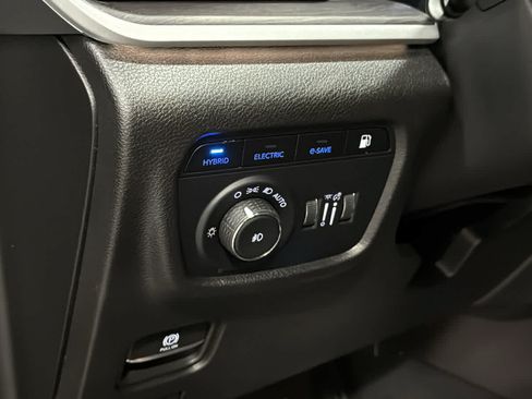 Used 2023 Jeep Grand Cherokee 4WD 4xe image 22