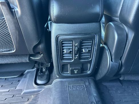 Used 2022 Jeep Grand Cherokee Laredo X AWD/4WD image 12