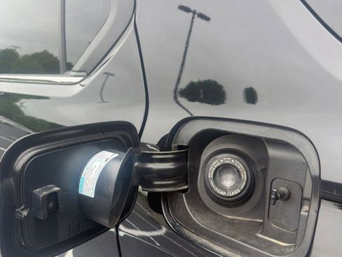 Used 2025 Honda Pilot EX-L image 10