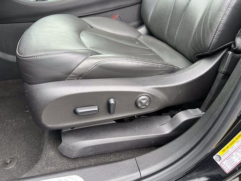 Used 2019 Buick Envision Essence FWD image 18