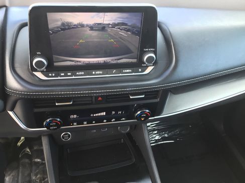 Used 2023 Nissan Rogue SV image 13