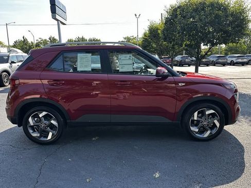 Used 2023 Hyundai Venue SEL FWD image 4