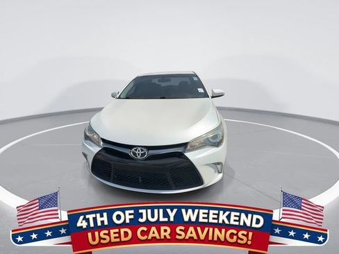 Used 2017 Toyota Camry LE FWD image 3