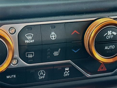 Used 2023 Jeep Gladiator Mojave w/ Cold Weather Group image 21