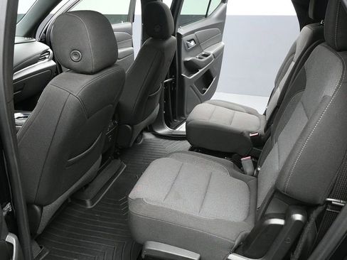 Used 2022 Chevrolet Traverse LT image 23
