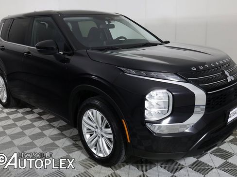 Used 2024 Mitsubishi Outlander ES image 3