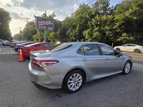 Used 2018 Toyota Camry LE FWD image 2