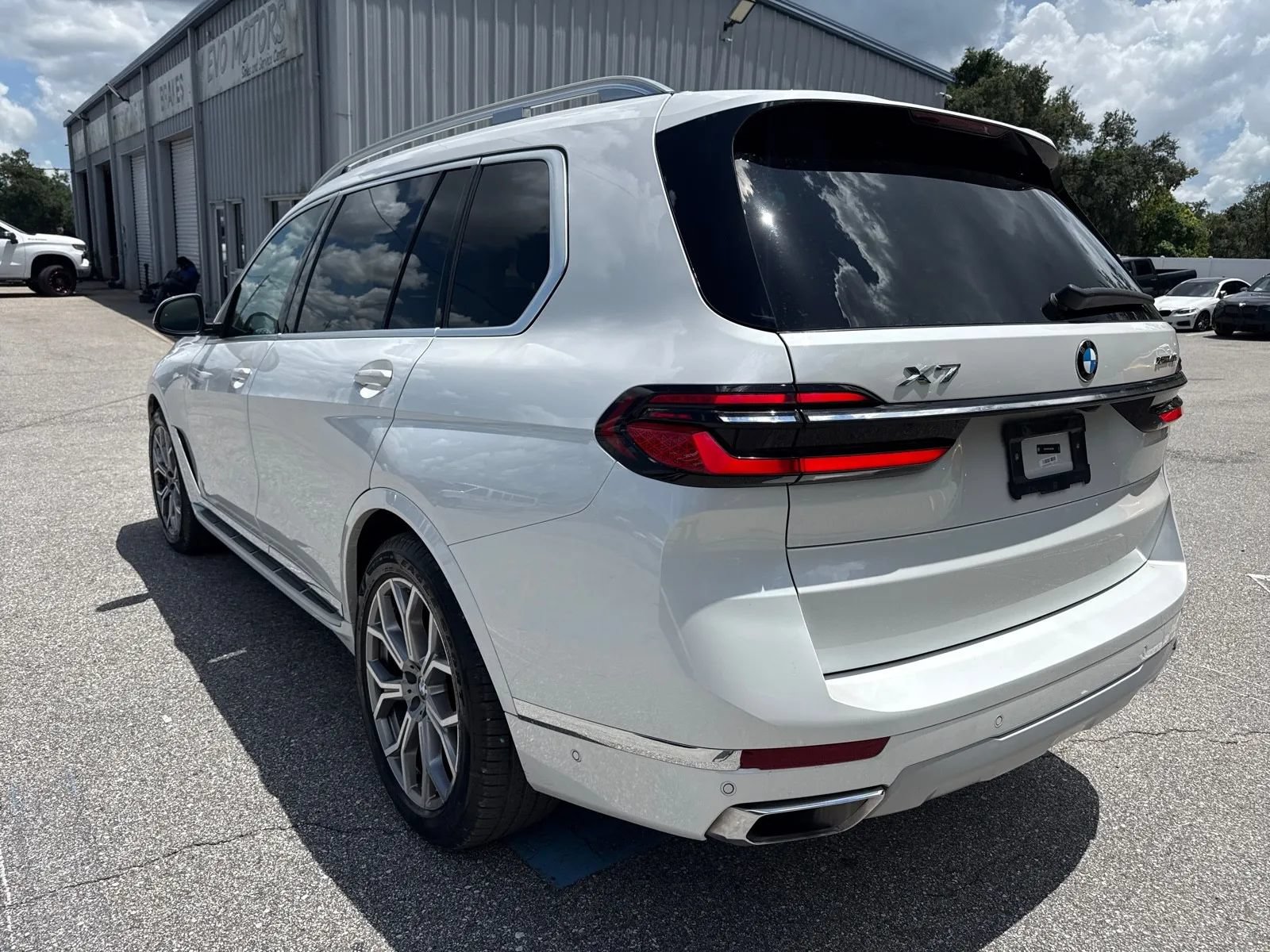 Used 2025 BMW X7 xDrive40i AWD/4WD image 11