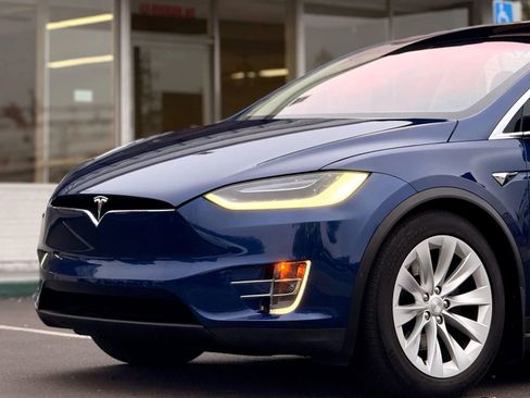 Used 2016 Tesla Model X 75D image 4