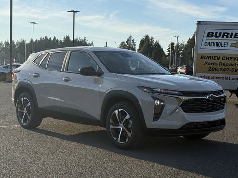 New 2026 Chevrolet Trax RS w/ Sunroof Package image 7