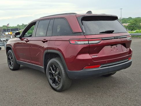 Certified 2025 Jeep Grand Cherokee Altitude AWD/4WD image 4