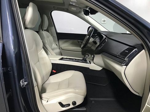 Used 2020 Volvo XC90 T5 Momentum w/ Protection Package Premier FWD image 14