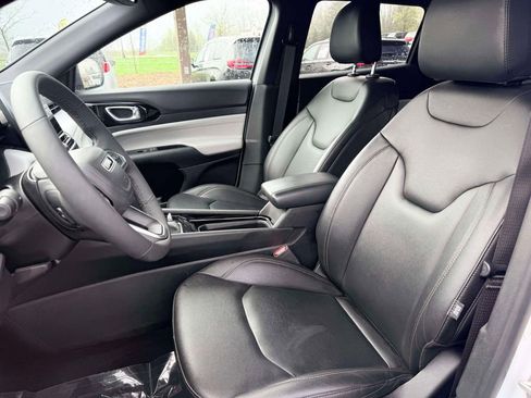 Used 2024 Jeep Compass Limited image 14