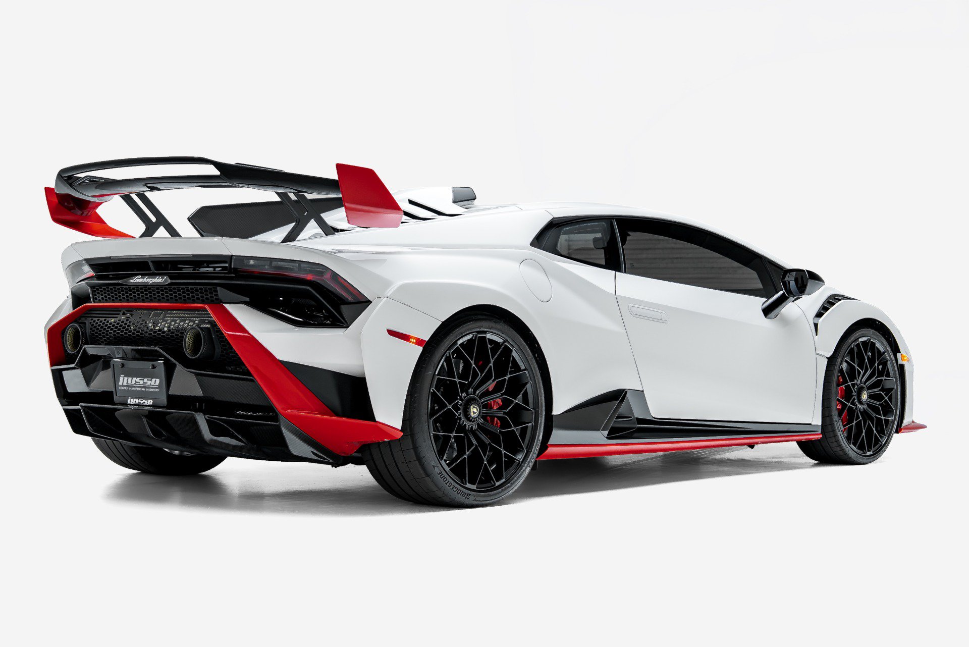 Used 2022 Lamborghini Huracan STO RWD image 2