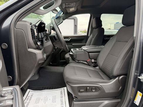Used 2024 Chevrolet Silverado 1500 LT AWD/4WD image 9