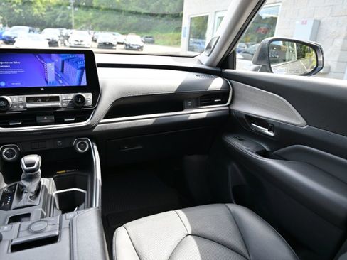 Used 2025 Toyota Grand Highlander AWD Hybrid image 16